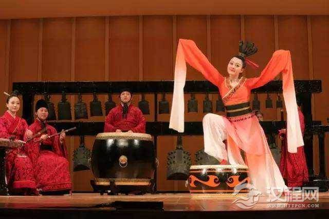 七盘舞将杂技与舞蹈巧妙的结合