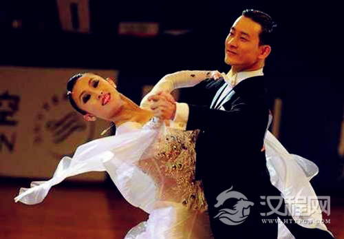 轻盈赛神仙的一项舞蹈-狐步