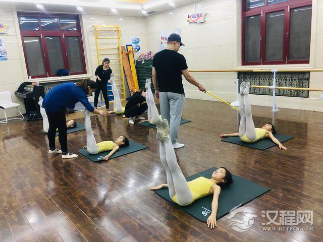 越来越多的家长让孩子学习舞蹈，都选择了专业的儿童舞蹈培训机构