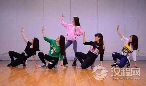 学习爵士舞可以多观看舞蹈表演