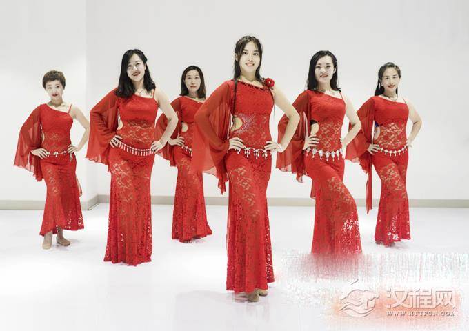 肚皮舞能跳出紧致泳装肌肤