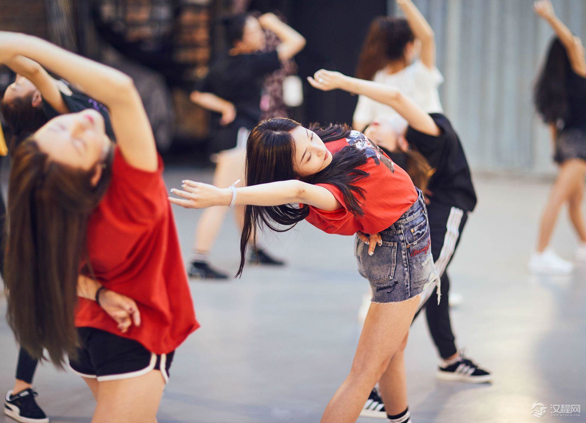 跳完舞后满身大汗，这几件事不要做