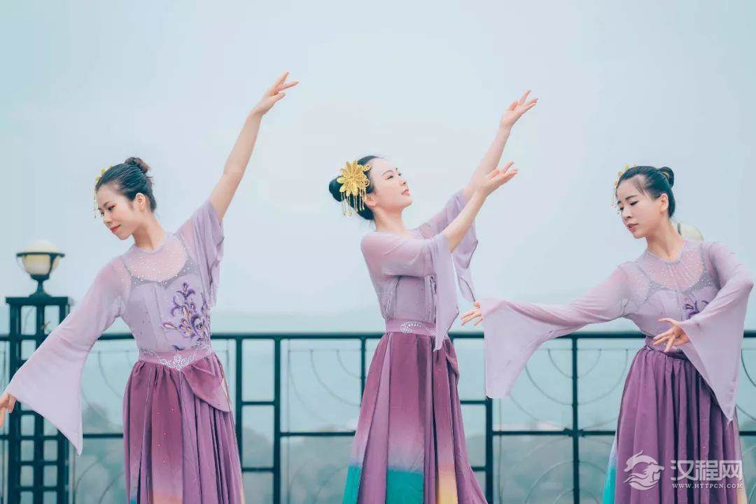 适合新手跳的古风舞蹈《霓裳羽衣》，那一年的盛世长安，用舞蹈带你去看！