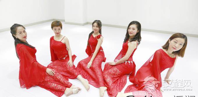 肚皮舞左右平移胯动作要领