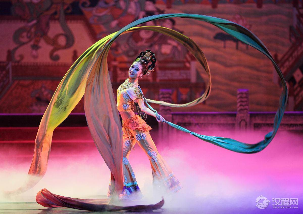 敦煌舞蹈的形态特征及艺术特色