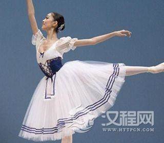 解析爵士舞踢腿动作的训练要点