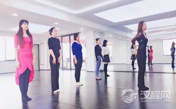 分析爵士舞基础要素