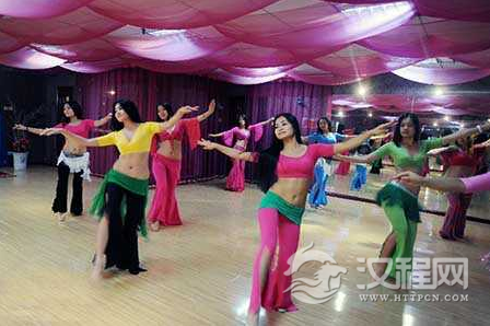 解决跳肚皮舞站不稳的问题