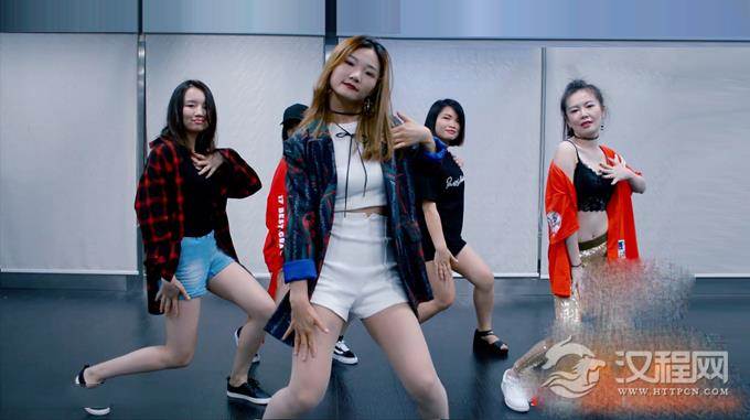 分析爵士舞基本功练习的基本要素