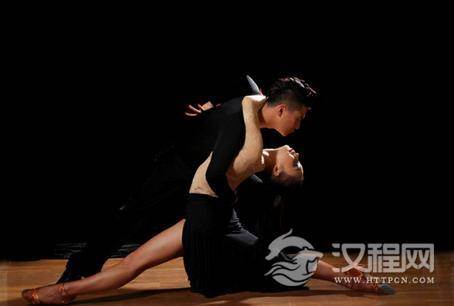 拉丁舞入门动作图解