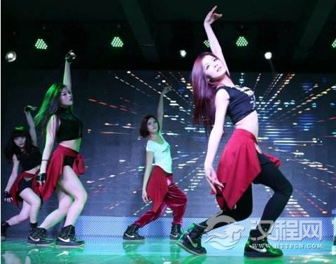 介绍爵士舞基础技巧