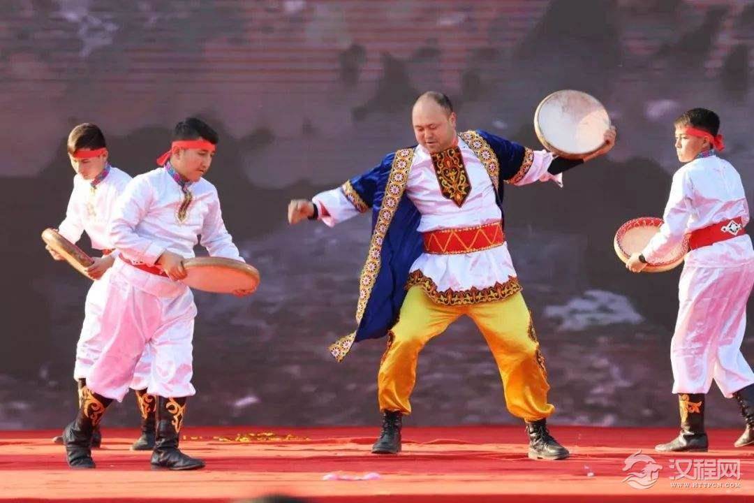 手鼓舞是哪个民族的舞蹈？