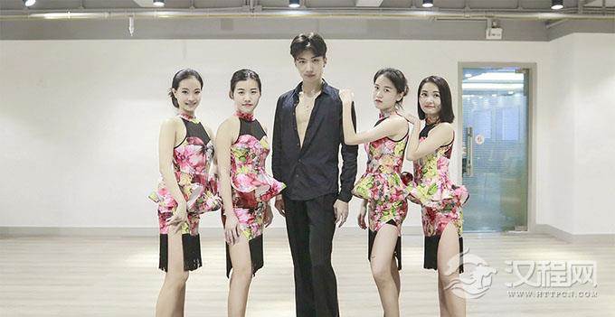 分析拉丁舞的基础教学