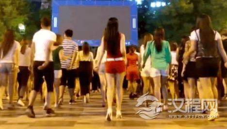 穿高跟鞋跳广场舞，有啥危害?