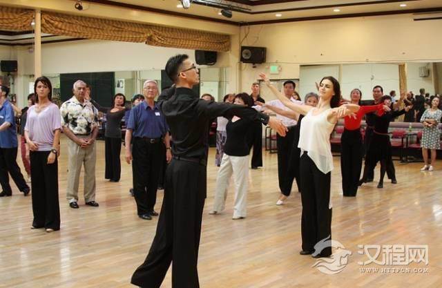 怎样跳出优雅摩登舞舞步？