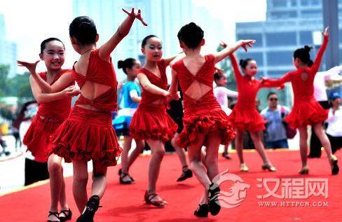 拉丁舞之牛仔舞的并合步