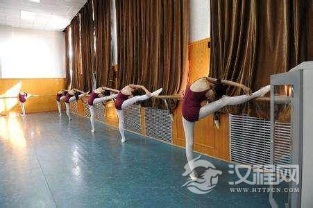 想要成人一个出色的舞者，必须经历舞蹈的基本功开始！