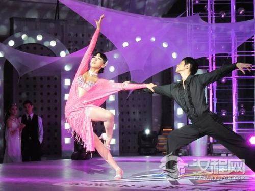 舞厅伦巴的正确跳法