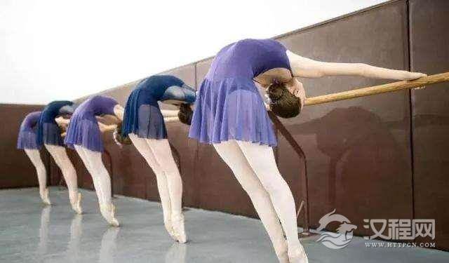 腿部下腰怎么练？