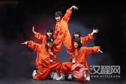 嘻哈舞在时尚方面有一定的影响力
