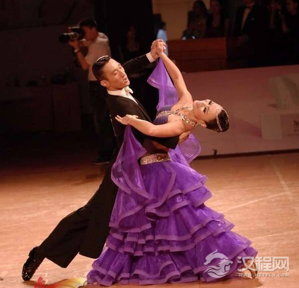 摩登舞如何实现脚下有根？