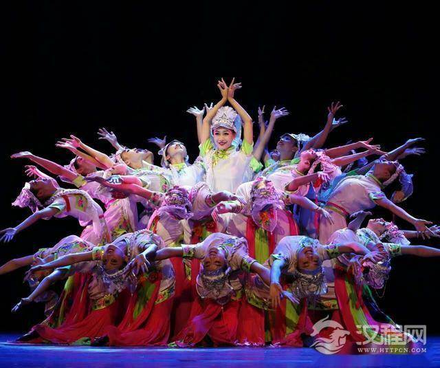 羌族传统舞蹈“布兹拉”