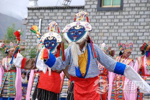 神秘独特的木里藏戏舞蹈