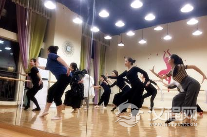 古典舞学习中柔韧度的拉伸技巧与方法