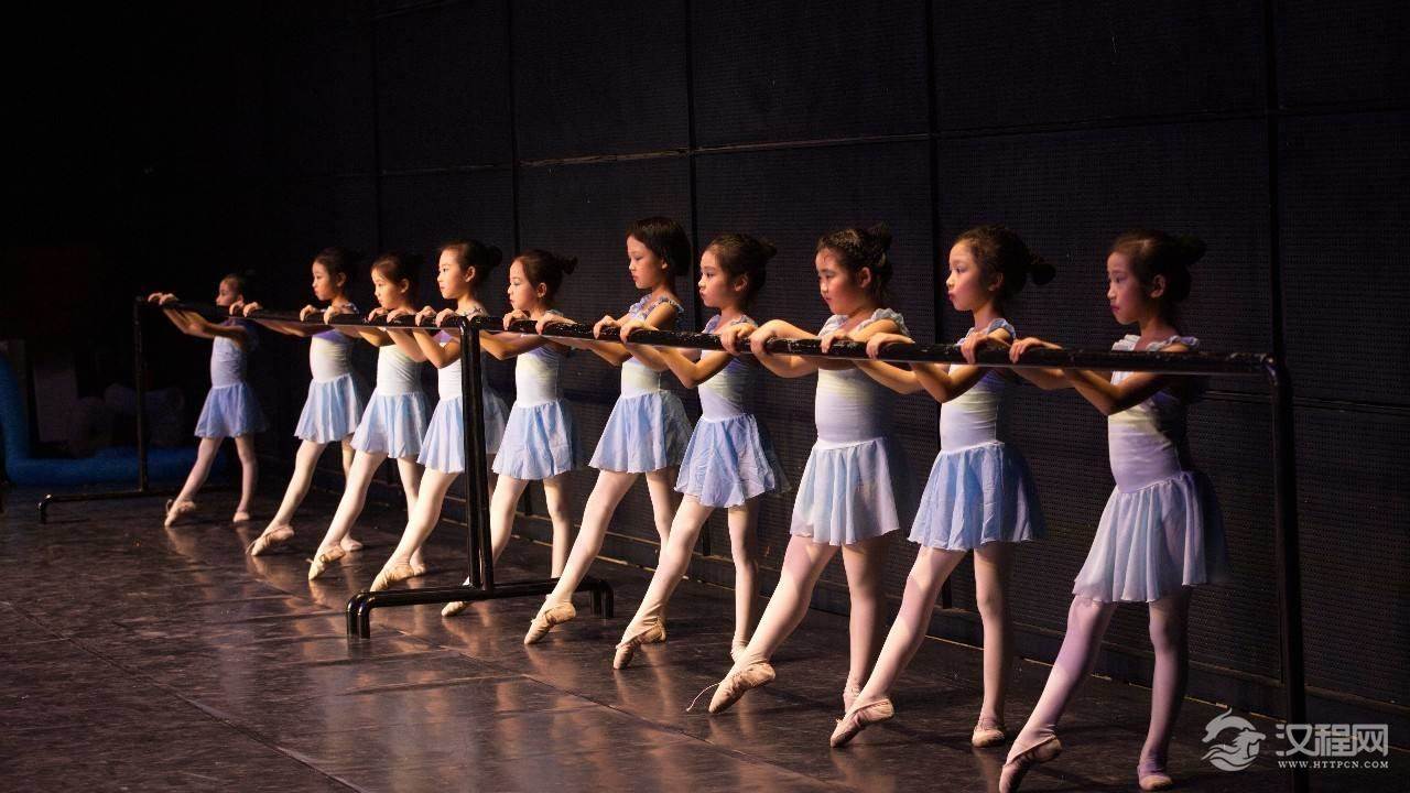芭蕾舞蹈把杆训练