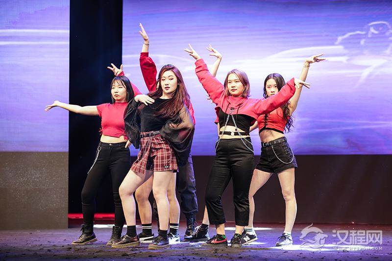 如何成为舞蹈机构的爵士舞教练呢？