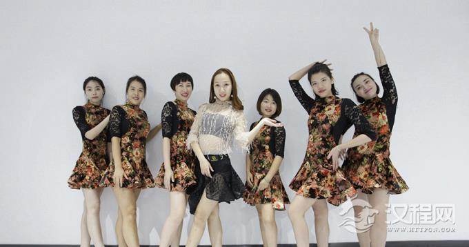 分析拉丁舞扭腰教学