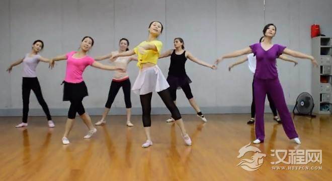 学习舞蹈的基本动作切勿求快