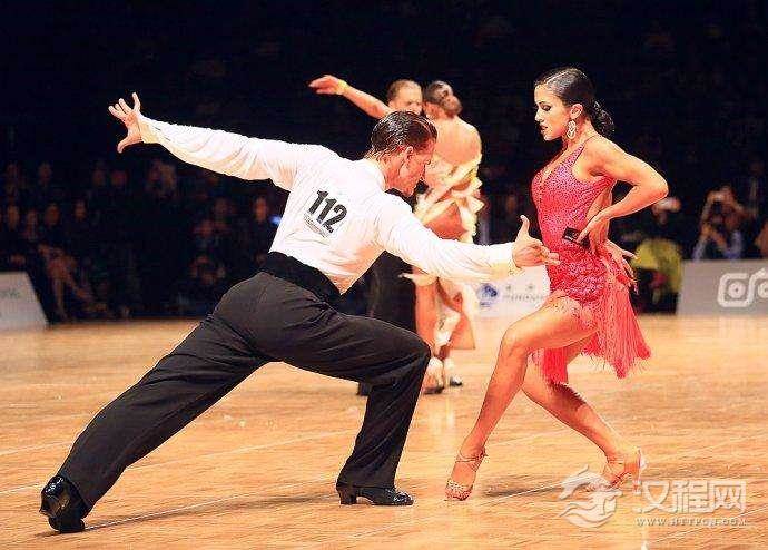 摩登舞舞伴怎么样做到配合默契