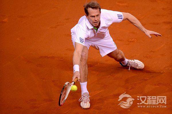 接球之撤滑步戍守移动技巧