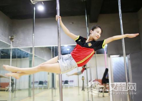 浅谈钢管舞动作技巧