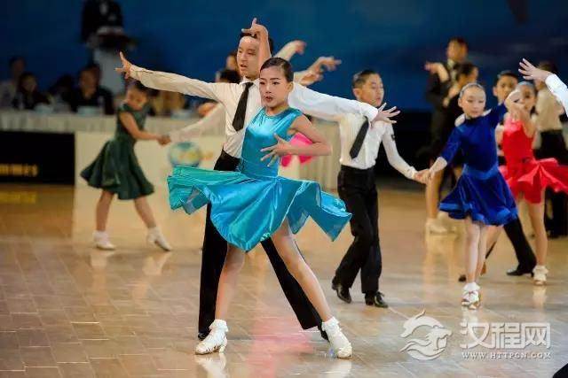 牛仔舞入门动作，牛仔舞两种不同风格跳法推荐