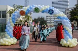 这个小学的“成长礼”既“穿越”又感动