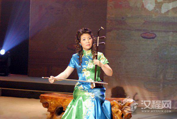 著名二胡女演奏家宋飞