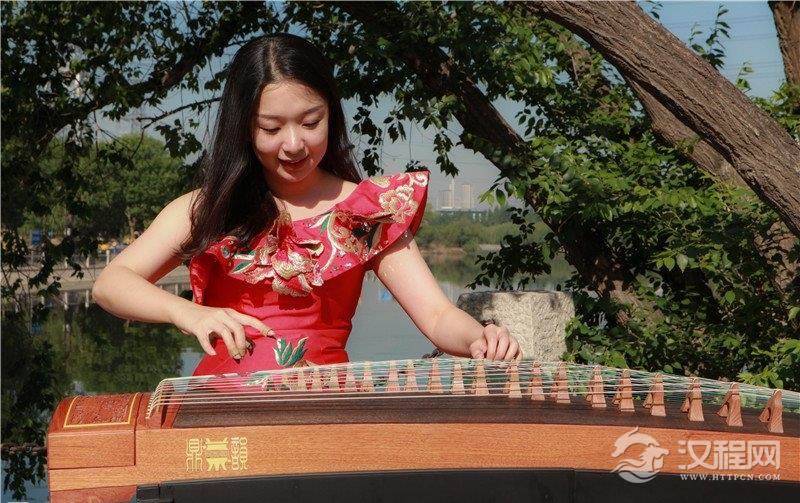 什么叫古筝双食点指？