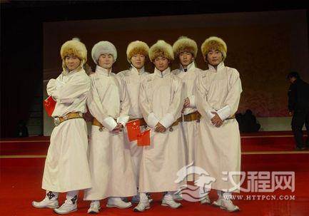 解剖东方神骏流行风，成马头琴传承者