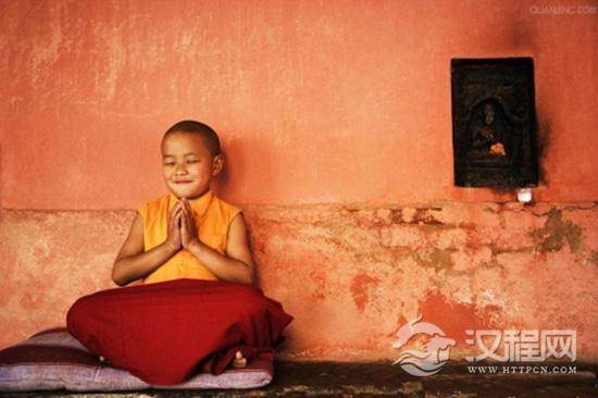 别火上浇油！试着做自己情绪的观众